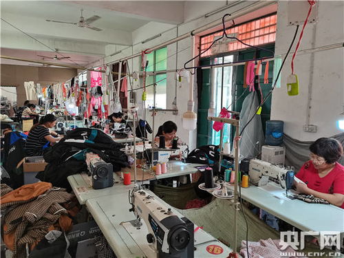 汝州 村头建起扶贫服装厂